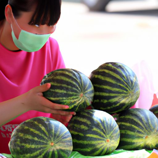 女生可怜卖瓜大爷包圆西瓜 结果全坏